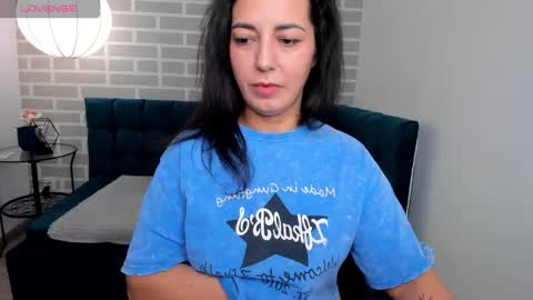 Snapshot of lindainsatiable chatting on 11.22.25 Linda online show from 11.22.25