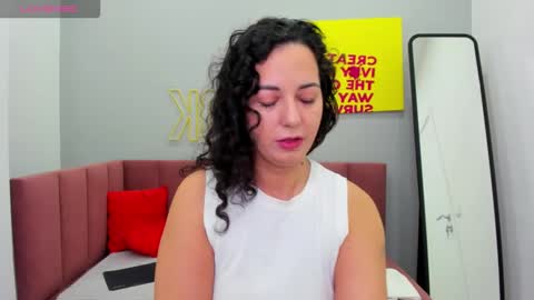 Snapshot of lindainsatiable chatting on 11.27.25 Linda online show from 11.27.25