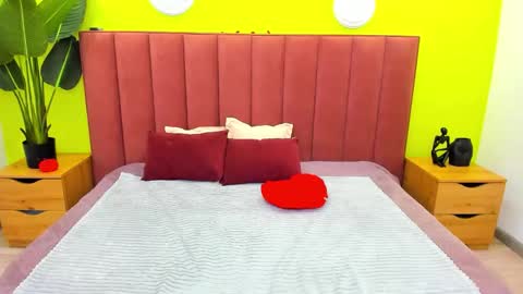 Snapshot of lindainsatiable chatting on 12.05.25 Linda online show from 12.05.25