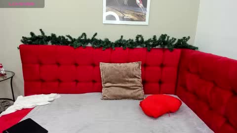 Snapshot of lindainsatiable chatting on 12.18.25 Linda online show from 12.18.25