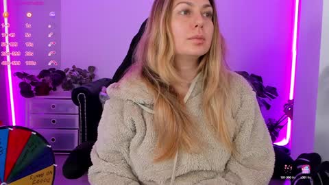 Snapshot of lindawhite_ chatting on 01.21.25 Linda  --  online show from 01.21.25