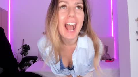 Snapshot of lindawhite_ chatting on 11.15.25 Linda -- online show from 11.15.25