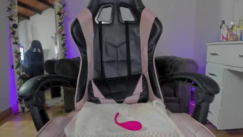 Lindsay    online show from 12.06.24