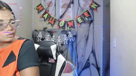 Snapshot of lindsay_sweet24 chatting on 10.26.25 ana online show from 10.26.25