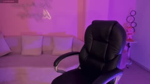 Lindsey Moss online show from 12.30.24