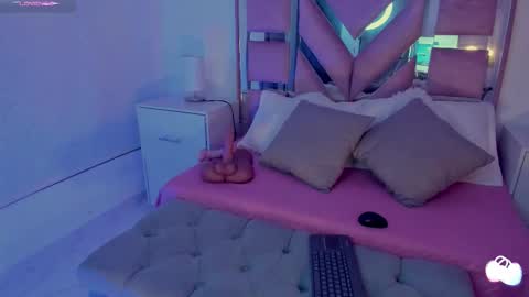 Lindsey Moss online show from 09.29.25