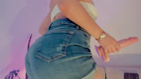 Lindsey Moss online show from 10.18.25