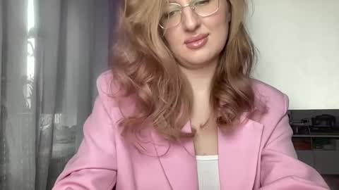 Snapshot of linoreya chatting on 11.25.25 linoreya online show from 11.25.25