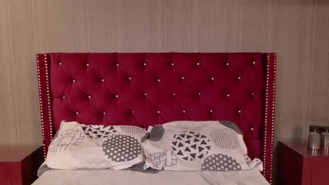 Snapshot of linsy_adams_ chatting on 12.05.25 LINSY online show from 12.05.25