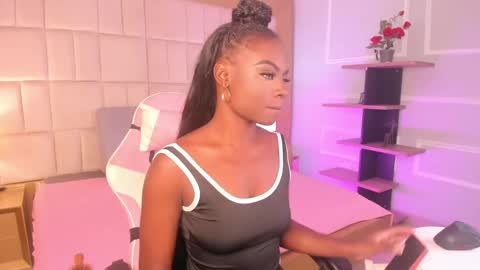 Snapshot of linsyadams chatting on 01.09.25     online show from 01.09.25