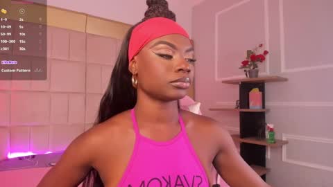 Snapshot of linsyadams chatting on 02.15.25     online show from 02.15.25