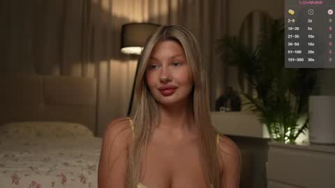 Snapshot of lintona chatting on 07.25.26 lintona online show from 07.25.26