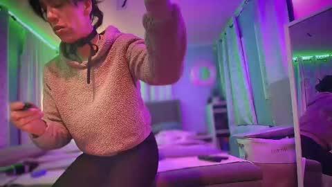 Snapshot of linuxgirlsudosu chatting on 03.09.25 linuxgirlsudosu online show from 03.09.25