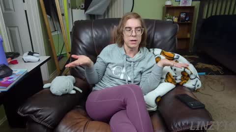 Linzy19 online show from 12.26.24