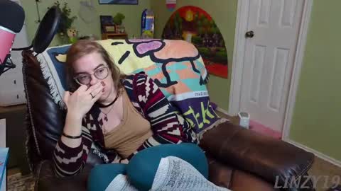 Linzy19 online show from 02.18.25