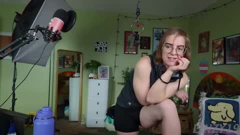 Linzy19 online show from 02.20.25