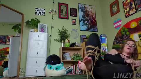 Linzy19 online show from 02.21.25