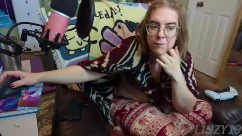 Linzy19 online show from 03.11.25