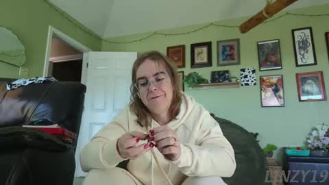 Linzy19 online show from 11.10.25