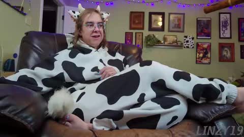 Linzy19 online show from 11.13.25