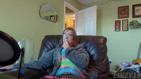 Linzy19 online show from 11.17.25