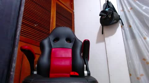 Snapshot of lion_grr chatting on 12.07.24 lion_grr online show from 12.07.24