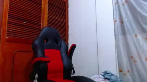 Snapshot of lion_grr chatting on 01.05.25 lion_grr online show from 01.05.25