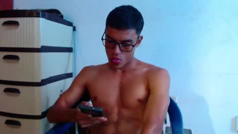 Snapshot of lion_grr chatting on 09.17.25 lion_grr online show from 09.17.25