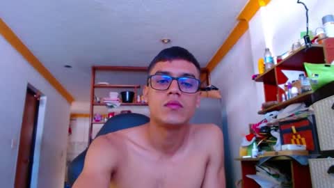 Snapshot of lion_grr chatting on 10.01.25 lion_grr online show from 10.01.25