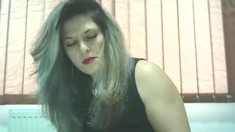 lionessmom online show from 11.22.25