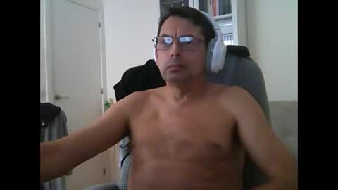 Snapshot of liongr69 chatting on 10.21.25 liongr69 online show from 10.21.25