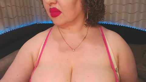 Snapshot of lipsaddiction chatting on 12.17.24 LIpsAddiction online show from 12.17.24