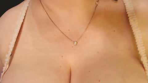 Snapshot of lipsaddiction chatting on 11.05.25 LIpsAddiction online show from 11.05.25