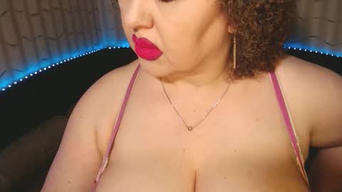 Snapshot of lipsaddiction chatting on 11.12.25 LIpsAddiction online show from 11.12.25