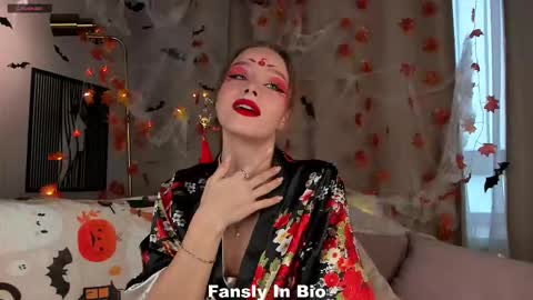 Lina online show from 10.28.25