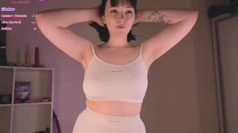 Snapshot of lirara chatting on 06.17.26 lirara online show from 06.17.26