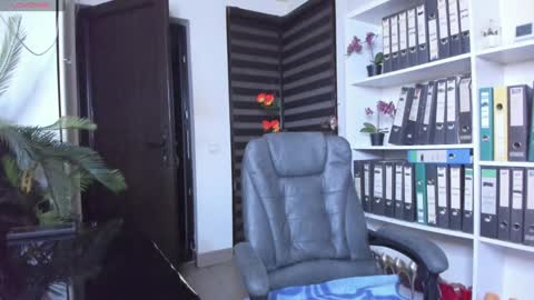 Snapshot of lisa2018 chatting on 11.30.25 lisa online show from 11.30.25