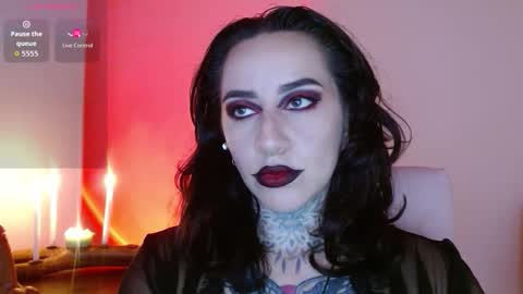 Snapshot of lisa_avila_ chatting on 10.22.25 Lisa online show from 10.22.25