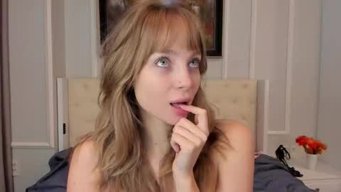 Snapshot of lisa_babymetal chatting on 12.14.25 Lisa online show from 12.14.25