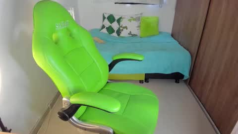 Snapshot of lisa_gerrard_ chatting on 12.01.25 Lisa online show from 12.01.25