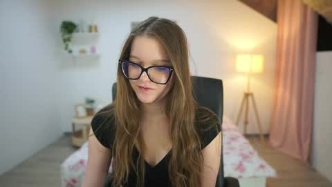 Snapshot of lisa_mccoy_ chatting on 11.18.25 lisa mccoy online show from 11.18.25