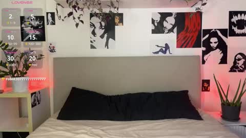 Snapshot of lisa_moons chatting on 11.03.25 lisa_moons online show from 11.03.25