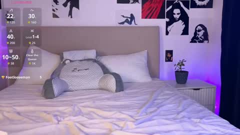 Snapshot of lisa_moons chatting on 11.22.25 lisa_moons online show from 11.22.25