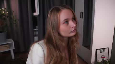 Elisabeth or Lisa online show from 10.15.25