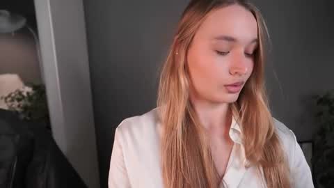 Elisabeth or Lisa online show from 11.23.25