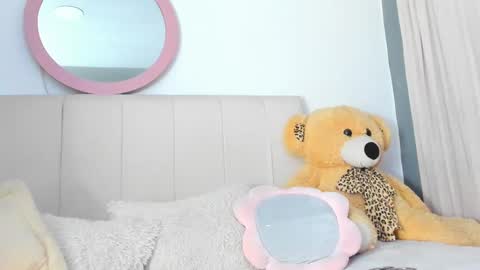 Snapshot of lisaa_a chatting on 02.08.25 Lisa online show from 02.08.25