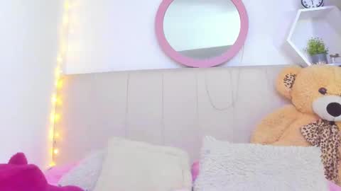 Snapshot of lisaa_a chatting on 11.04.25 Lisa online show from 11.04.25