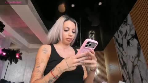 Snapshot of lisaakira chatting on 04.01.26 onlyfans-lisaakira instagram-lisaakira9 twitter-lisaakira4 online show from 04.01.26