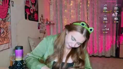 Snapshot of lisacase chatting on 10.13.25 LisaCase online show from 10.13.25