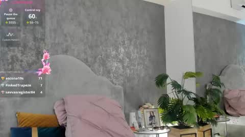 Snapshot of lisacroft chatting on 05.16.26 lisacroft online show from 05.16.26